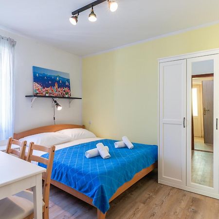 Rooms & Studio Apartments By The Way บัชกา ภายนอก รูปภาพ