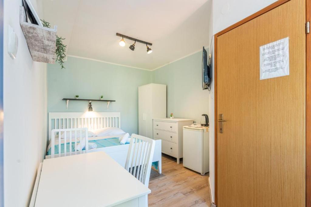 Rooms & Studio Apartments By The Way บัชกา ภายนอก รูปภาพ