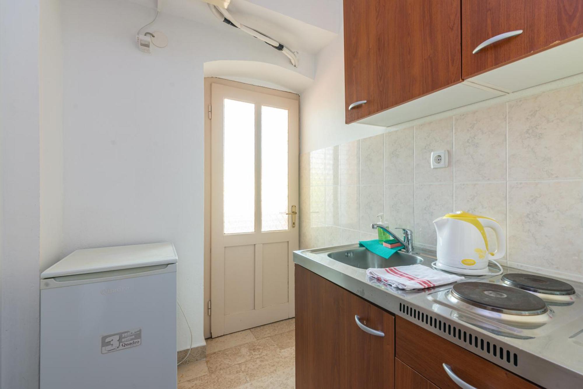 Rooms & Studio Apartments By The Way บัชกา ภายนอก รูปภาพ